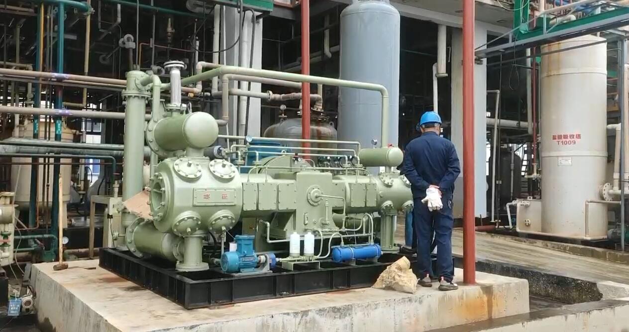 安徽德隆泰-氯化氫二氧化硫混合氣壓縮機運行現場(chǎng)